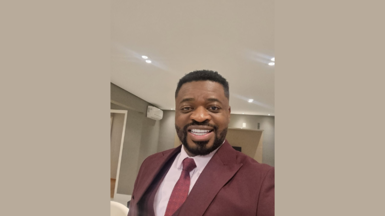 Oluwatosin Tolulope Ajidahun destaca a importância da progesterona na fase lútea para a fertilidade.