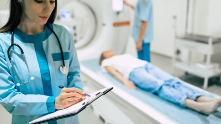Dra. Thaline Neves explica como a radiologia em emergências médicas garante diagnósticos rápidos e decisões que salvam vidas.