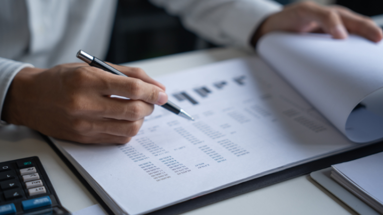 Teciomar Ábila analisa como o capital verde está transformando o cenário do mercado financeiro global.