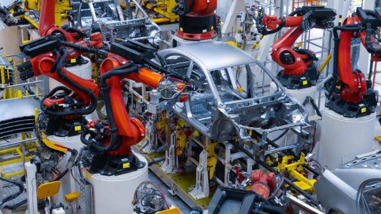 BYD alcança marca de 10 mil carros produzidos em fábrica no Brasil