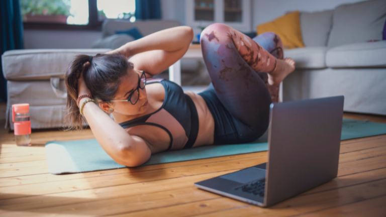 Treinar em casa ou na academia? Veja qual opção combina mais com o seu dia a dia, com Alexandre Costa Pedrosa Treinar em casa ou na academia ajuda a encontrar a rotina ideal para manter a constância e os resultados, com Alexandre Costa Pedrosa.