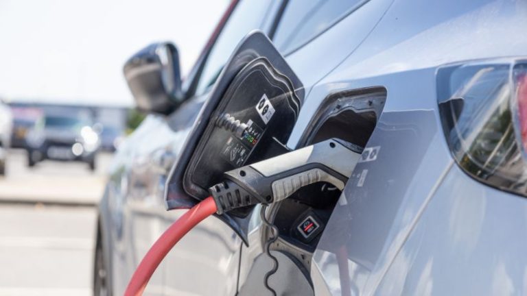 Carros elétricos: como a alta dos combustíveis torna a mobilidade elétrica uma escolha estratégica Carros elétricos: como a alta dos combustíveis torna a mobilidade elétrica uma escolha estratégica