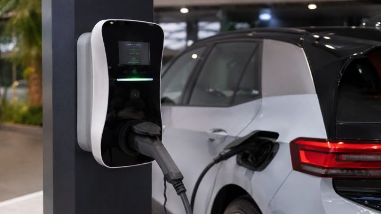 A Tecnologia de Eletrificação e as Novas Regras para Carros Elétricos com Extensor de Alcance na Indústria Automotiva A Tecnologia de Eletrificação e as Novas Regras para Carros Elétricos com Extensor de Alcance na Indústria Automotiva