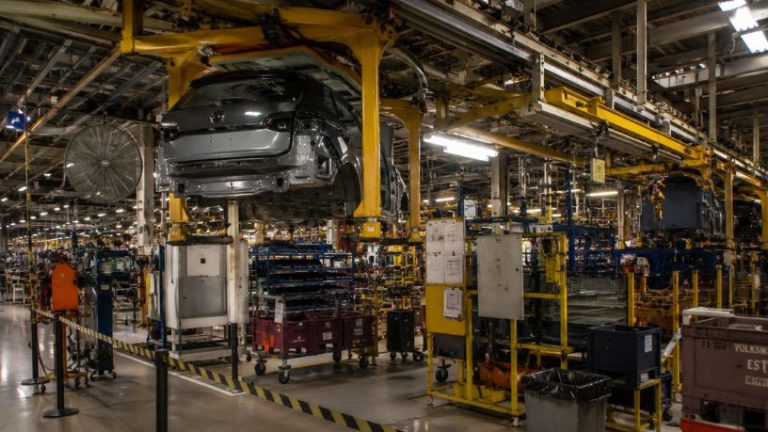 O Fechamento de Unidades Fabris e a Política de Reestruturação do Mercado Automotivo Global no Brasil O Fechamento de Unidades Fabris e a Política de Reestruturação do Mercado Automotivo Global no Brasil